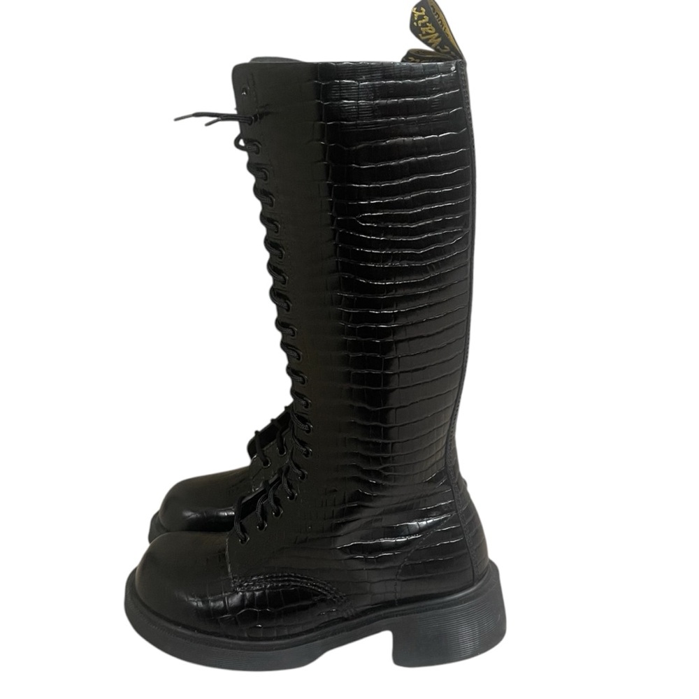 Dr Martens ENGLAND  9730 Croc‎ Emboss Square Toe USED 1x  Boots Women's 10 Shoes